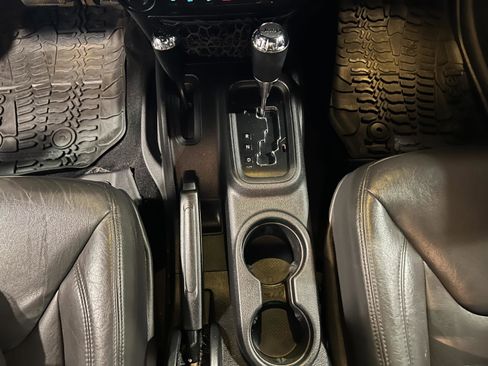 Used 2017 Jeep Wrangler Unlimited Sahara w/ Max Tow Package AWD/4WD image 18