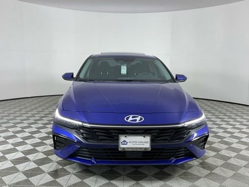 Used 2025 Hyundai Elantra SEL image 2