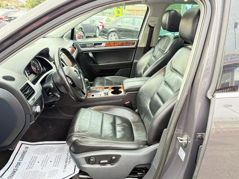 Used 2012 Volkswagen Touareg VR6 image 12