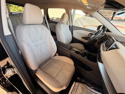 Used 2025 Nissan Rogue SV image 26