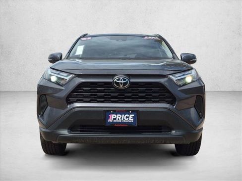 Used 2022 Toyota RAV4 XLE AWD/4WD image 2
