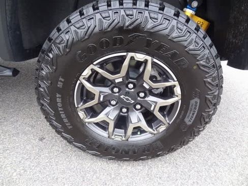 Used 2026 Chevrolet Colorado ZR2 w/ Technology Package image 47