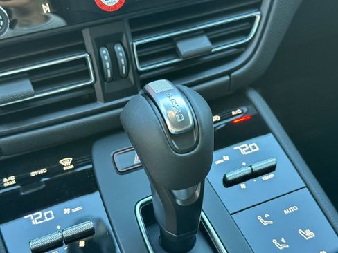 New 2026 Porsche Macan Turbo image 25