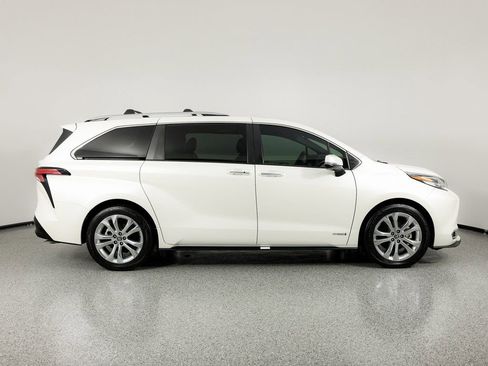 Used 2021 Toyota Sienna Platinum image 14
