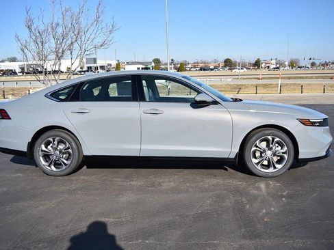 New 2025 Honda Accord EX-L image 5