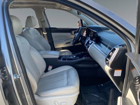 Used 2023 Kia Sorento EX w/ Panoramic Sunroof Package image 15