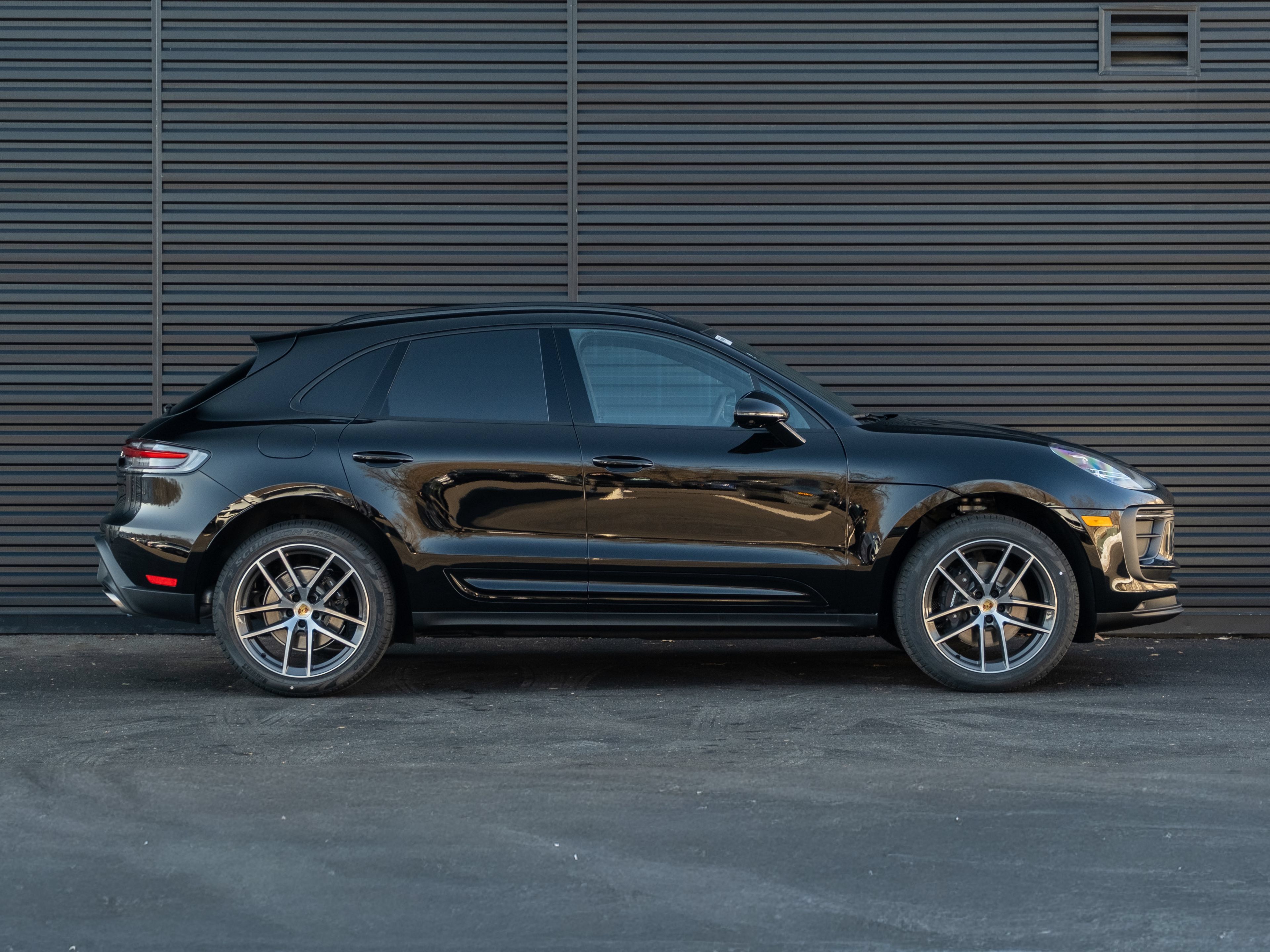 Certified 2026 Porsche Macan AWD/4WD image 9