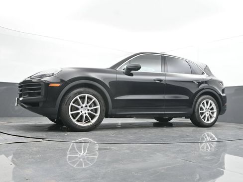 Used 2024 Porsche Cayenne AWD/4WD image 39