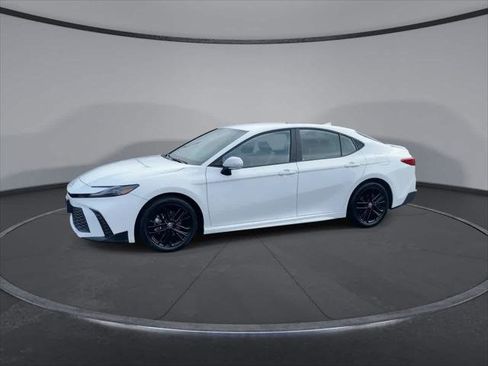 Certified 2025 Toyota Camry SE image 5