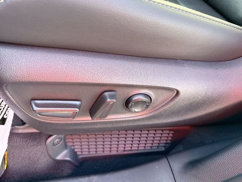 Certified 2025 Toyota Sienna Limited image 14