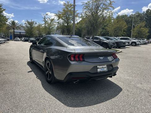 Used 2025 Ford Mustang Coupe RWD image 4