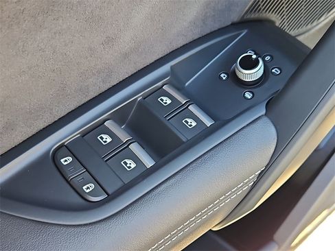 Used 2023 Audi SQ5 Premium Plus w/ Premium Plus Package image 30