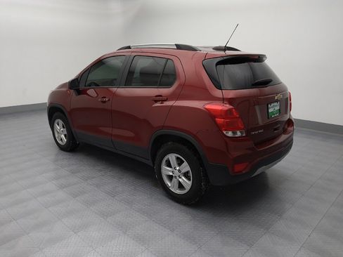 Used 2021 Chevrolet Trax LT w/ Premium Seat Package AWD/4WD image 3