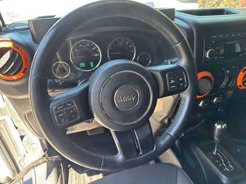 Used 2015 Jeep Wrangler Unlimited Sahara w/ Connectivity Group AWD/4WD image 22