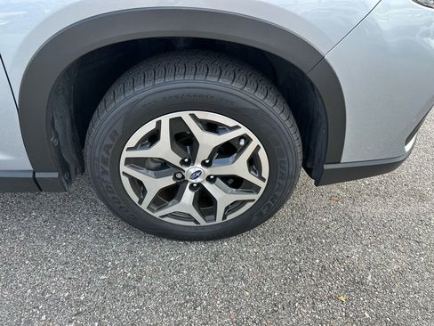 Used 2020 Subaru Forester Premium image 4