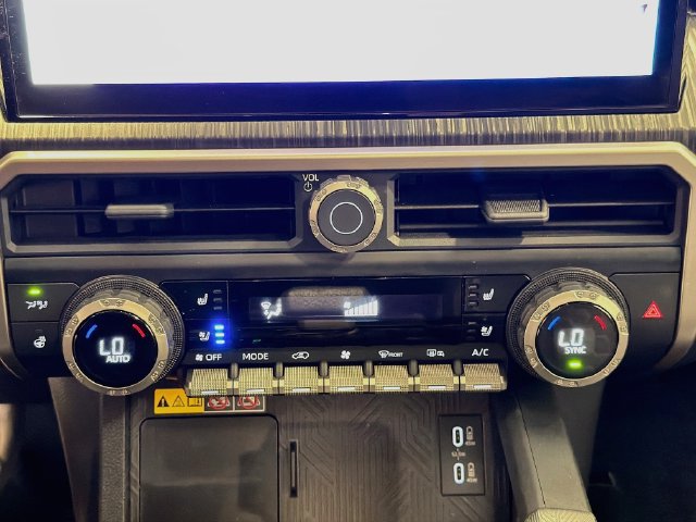 Used 2025 Toyota 4Runner Platinum AWD/4WD image 13