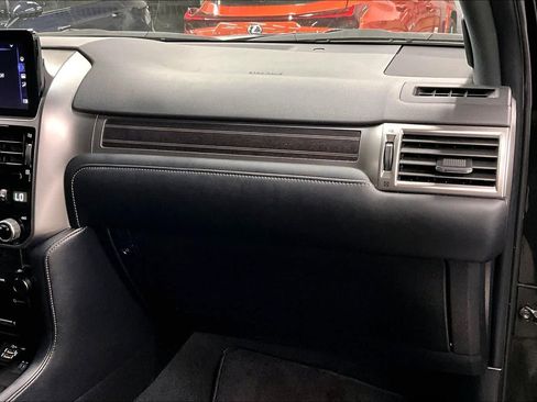 Used 2023 Lexus GX 460 Premium w/ Accessory Package image 19