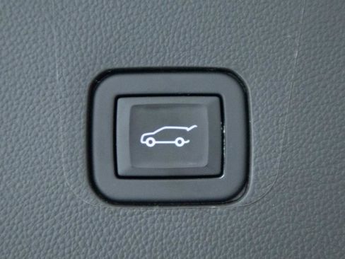 Used 2023 Chevrolet Traverse LT AWD/4WD image 34