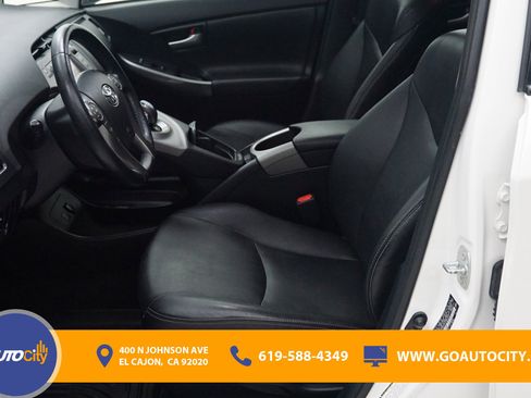 Used 2015 Toyota Prius Persona Series FWD image 9