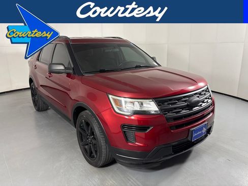 Used 2019 Ford Explorer XLT FWD image 1