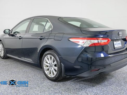 Used 2018 Toyota Camry LE w/ Convenience Package FWD image 5