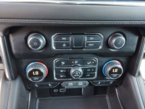 Used 2024 Chevrolet Suburban LT w/ Luxury Package image 20