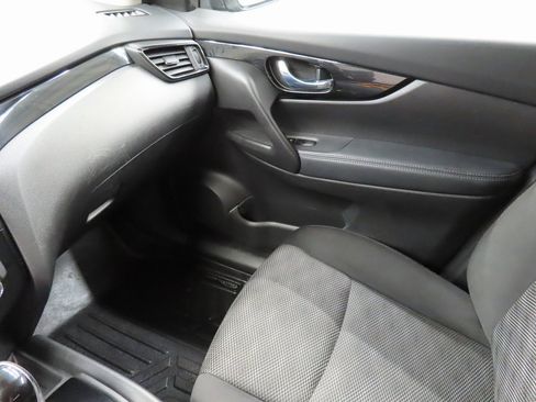 Used 2019 Nissan Rogue Sport SV image 19