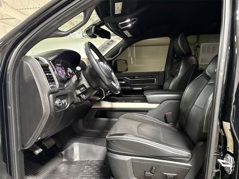 Used 2019 RAM 2500 Laramie w/ Black Appearance Package image 20