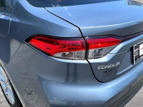 Used 2025 Toyota Corolla LE w/ LE Premium Package FWD image 29