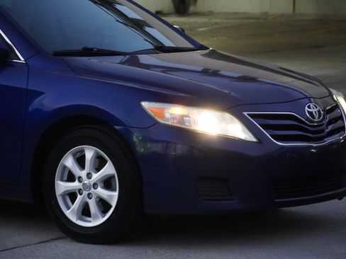 Used 2011 Toyota Camry LE image 9