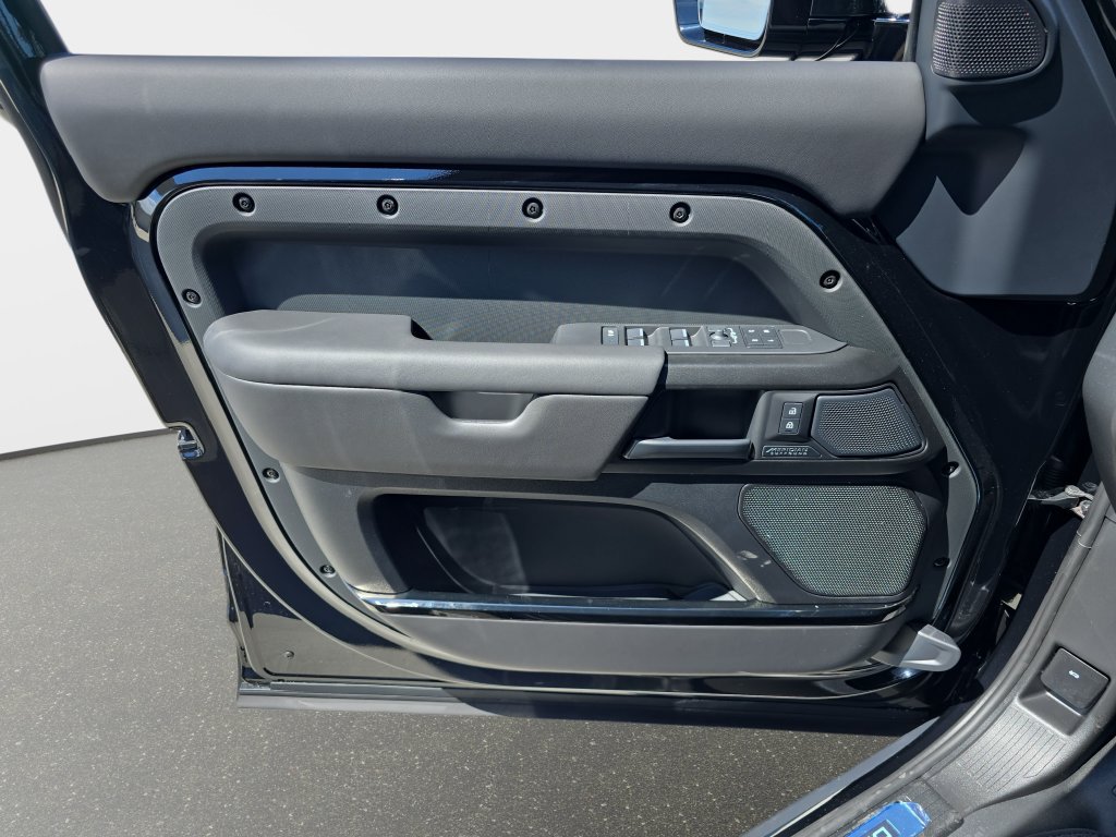 New 2026 Land Rover Defender 110 OCTA AWD/4WD image 28