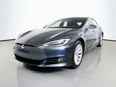 Used 2019 Tesla Model S Performance image 10