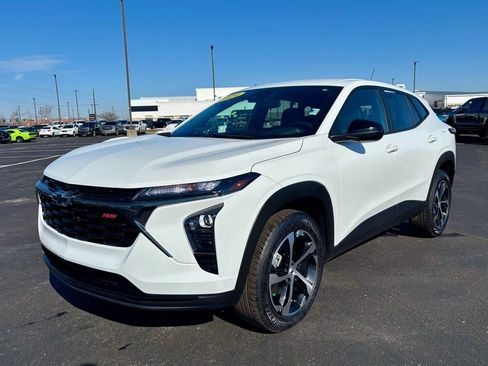 Used 2024 Chevrolet Trax RS w/ Driver Confidence Package image 3