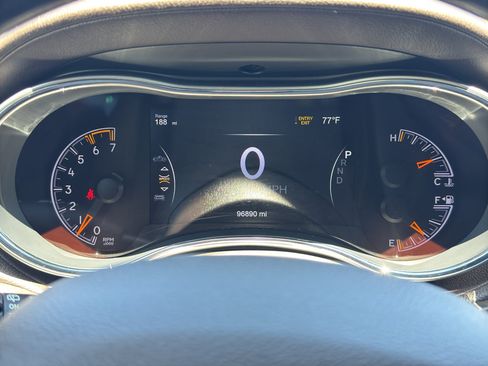 Used 2020 Jeep Grand Cherokee Overland AWD/4WD image 24