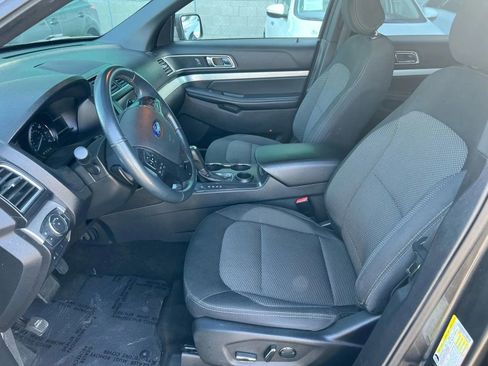 Used 2017 Ford Explorer XLT w/ Equipment Group 201A image 9