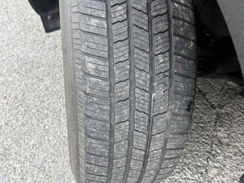 Used 2012 Ford Edge Limited w/ Driver Entry Pkg image 3