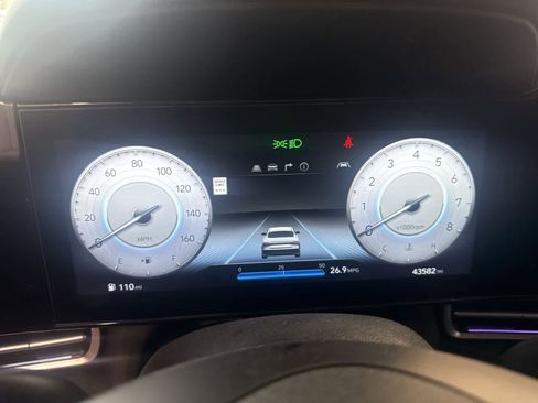 Used 2024 Hyundai Elantra Limited image 22