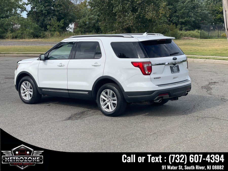 Used 2018 Ford Explorer XLT w/ Equipment Group 202A AWD/4WD image 5