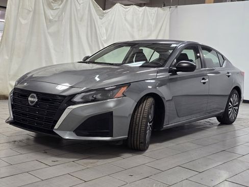 Used 2024 Nissan Altima 2.5 SV image 9