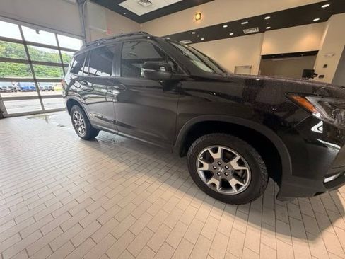 Used 2023 Honda Passport TrailSport image 2