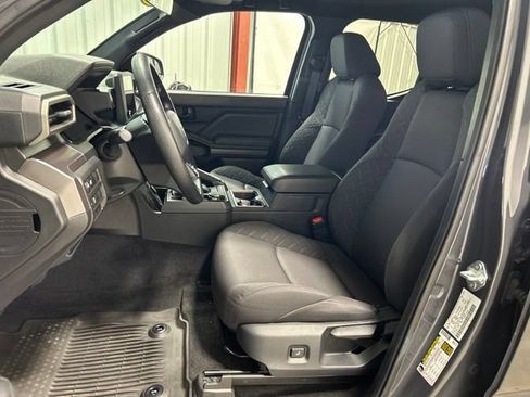 Used 2025 Toyota Tacoma SR5 AWD/4WD image 13