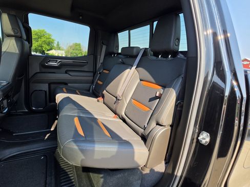Certified 2023 GMC Sierra 1500 AT4 w/ Technology Package AWD/4WD image 18