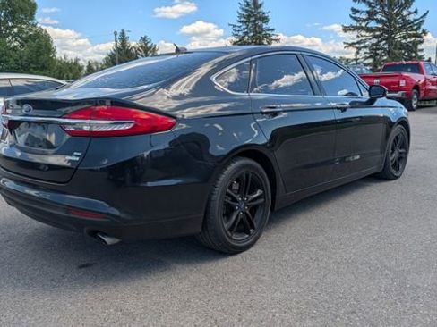 Used 2018 Ford Fusion SE w/ Fusion SE Technology Package FWD image 2