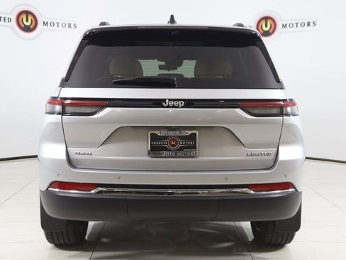 Used 2024 Jeep Grand Cherokee Limited w/ Luxury Tech Group II image 47