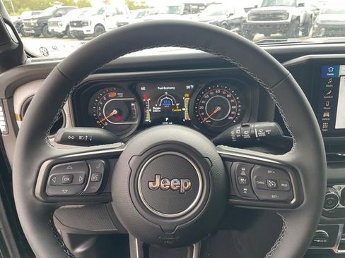 Used 2025 Jeep Wrangler Unlimited Sport AWD/4WD image 29