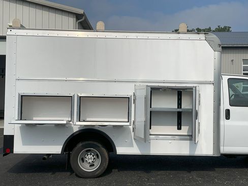 Used 2022 Chevrolet Express 3500 CUTWAY w/ Power Convenience Package image 15