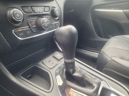 Used 2019 Jeep Cherokee Limited FWD image 26