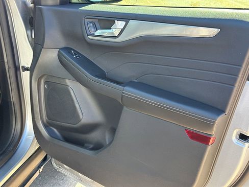 Used 2022 Ford Escape Titanium image 14