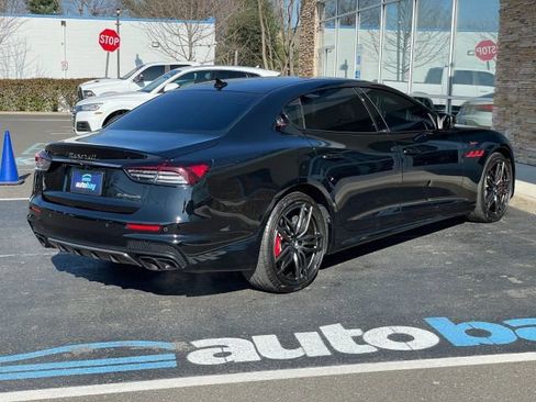 Used 2021 Maserati Quattroporte Trofeo image 12