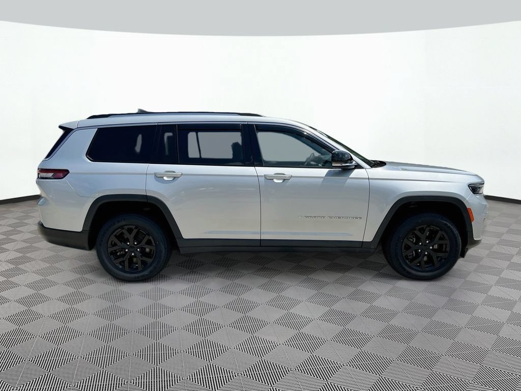 Used 2023 Jeep Grand Cherokee L Limited w/ Trailer Tow Group (B) AWD/4WD image 4